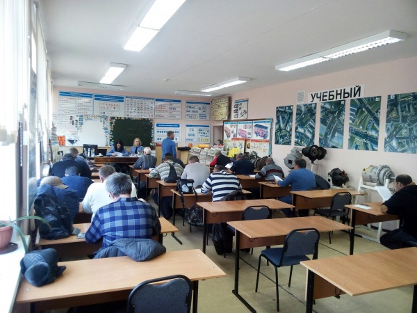 В пункте выездного обучения Академии АСМАП во Владивостоке состоялся выпуск группы водителей-международников